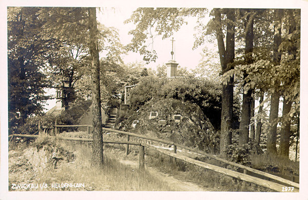 In 1923 the peak of the Kalvárie near of Cvikov had been adapted for a so-called heroe's grove. In its rocks more than 100 bronze plaques with the names of the soldiers killed in World War 1st had been placed.