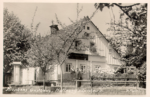 This postcard from 1932 shows the popular Kriesche's inn at Naděje also during winter well-attended by skiers and sledgers.