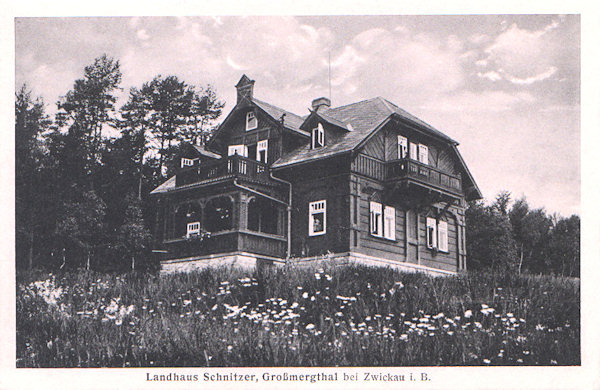 On this picture postcard we see the former Schnitzer's boarding-house which was attractively situated inmidst of a green not far from the road from Juliovka to Hamr. This house retained its stylish outlook till our days.