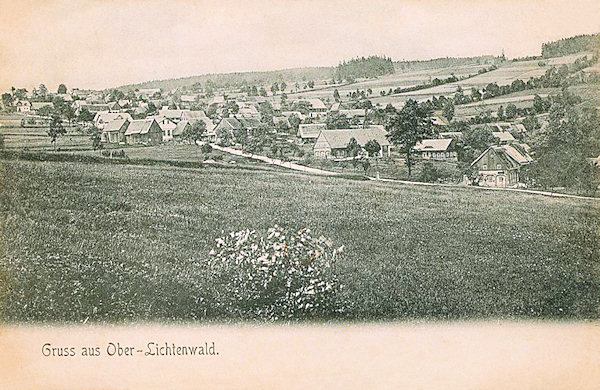 Nedatovaná historická pohlednice zachycuje Horní Světlou pod Luží.