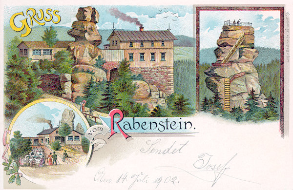 Diese Lithographie zeigt das Gasthaus auf den Krkavčí kameny (Rabensteine) in ihrem älteren Aussehen aus etwa 1902. Rechts, bereits auf deutschem Gebiet, steht der Felsen Falkenstein, auf dem seit 1880 eine Aussichtsplattform eingerichtet war.