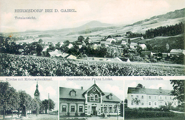 Diese Karte zeigt die Ansicht von Heřmanice (Hermsdorf) vom Hange des Kamenný vrch (Steinberg). Auf den Bildern unten sieht man die St. Antonius-Kirche aus dem Jahr 1896 mit dem steinernen, im Jahr 1927 den Opfern des ersten Weltkriegs gewidmeten Denkmal, den Kaufladen des Franz Linke No. 203 und das grosse Gebäude der Volksschule vom Jahr 1867.