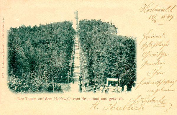 Diese Ansichtskarte vom Ende des 19. Jahrhundets zeigt den Aussichtsturm auf dem Nordgipfel mit dem Promenadenweg, der ihn mit den beiden Gaststätten auf dem Südgipfel verband.