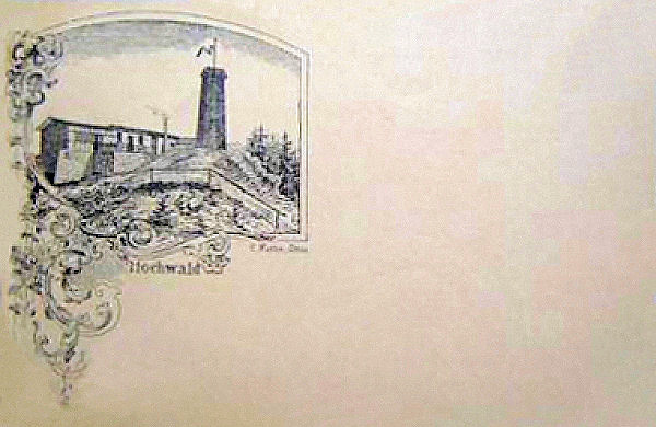 Einer der ältesten Ansichtskarten des Hochwald (Hvozd) von 1885 zeigt die Baude auf der böhmischen Seite der Grenze mit dem ursprünglichen hölzernen Carola-Turm.