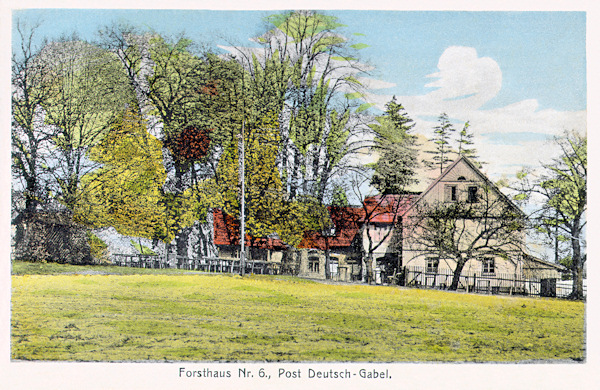 This picture postcard from 1942 shows the former gamekeeper's lodge No. 6 which stood in the middle of the woods between the Hvozd-hill and the Sokol-hill.