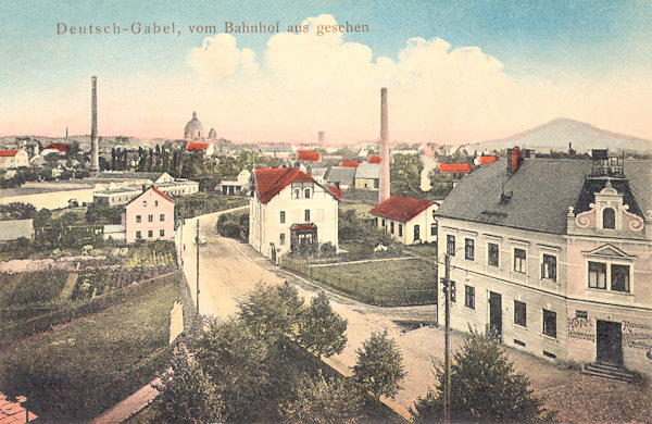 This picture postcard from 1912 shows the view of the town from the railway station. In the foreground to the right stands the formet hotel „Habsburg“, which later was renamed to „Stern“ (In German: star).