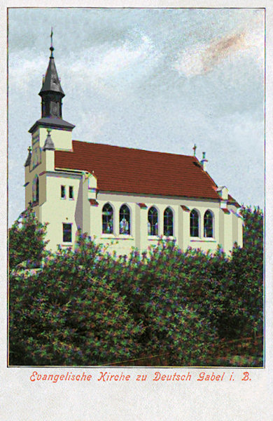 Diese Ansichtskarte zeigt die in den Jahren 1901 - 1902 erbaute evangelische Kirche am Südrande der Stadt.