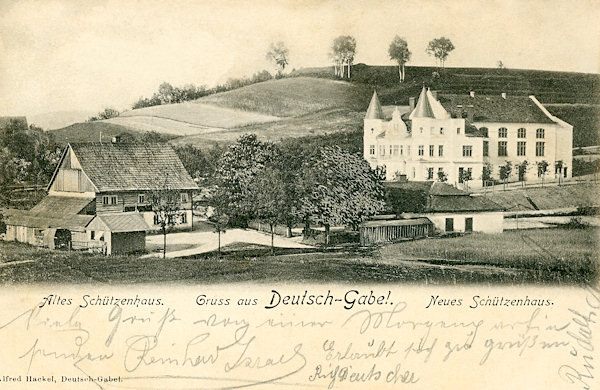 Diese interessante lithographische Ansichtskarte vom Anfang des 20. Jahrhundert zeigt das alte und das neue Schützenhaus in der jetzigen Tyrš-Gasse.