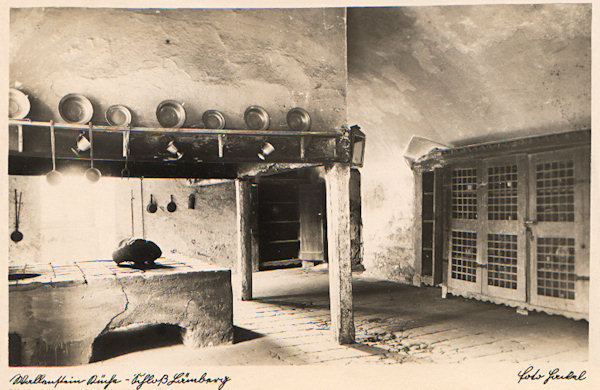 This picture postcard shows the open-hearth kitchen from the 17th century.