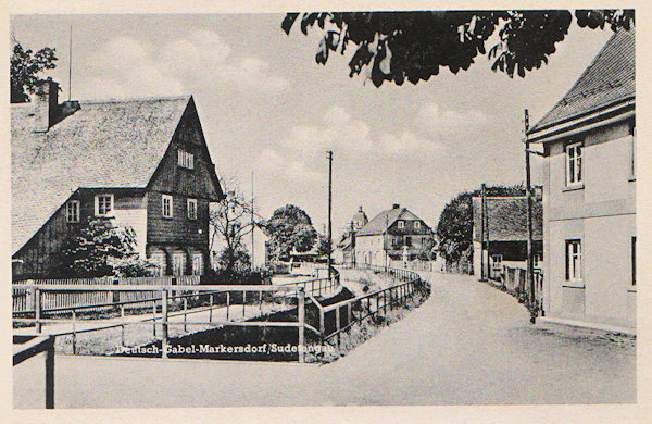 This picture postcard from the years of World War Two shows the houses in the Potoční ulice-street of to-day. The timbered house on the left side at present does not more exists.