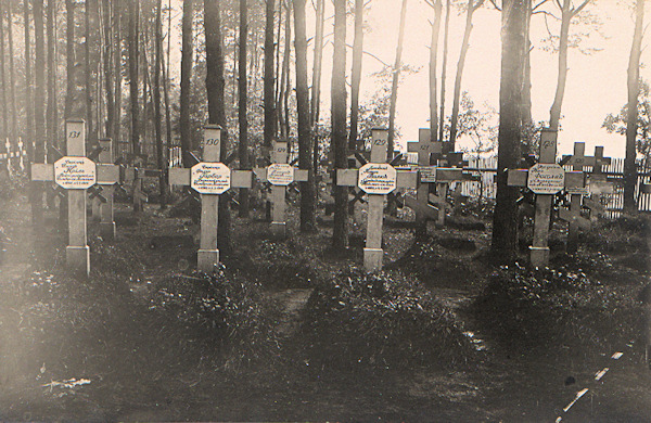 This picture postcard from the 20th of the 20th century shows the military graveyard used from 1914 to 1921 by the P. O. W. and internment camp at the village Lada in its original appearance.