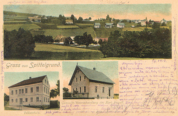 Diese Ansichtskarte zeigt Dolní Sedlo (Spittelgrund) um das Jahr 1918. Auf den unteren Bildern sieht man das Gemischtwarengeschäft des Karl Posselt und das einstöckige Schulhaus, das an der Stelle eines älteren hölzernen im Jahr 1882 erbaut worden ist.