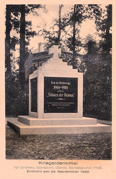 This picture postcard shows the memorial of soldiers killed in World War One enveiled on September 25, 1932. After World War Two the tables with the names were removed and in the 90s of the 20th century the remaining granite block was adapted for a memorial of the victims of wars and of injustice.