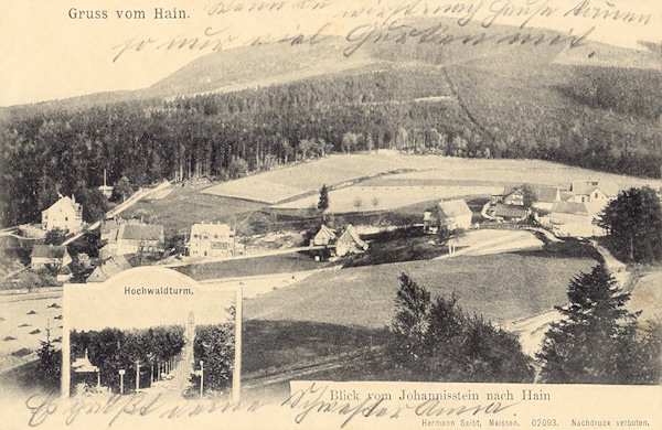 On this picture postcard from 1905 there is the village Hain as seen from the Janské kameny - Johannisstein. On the left side ist the centre of the village, on the right both the former restaurants „Kaiser Wilhelm's-Höhe“ and „Franz Josef's-Höhe“ separated only by the border-line. In the background rises the wooded massif of the Hvozd - Hochwald and in the cutout on the bottom the promenade leading to the lookout tower on its northern peak is shown.