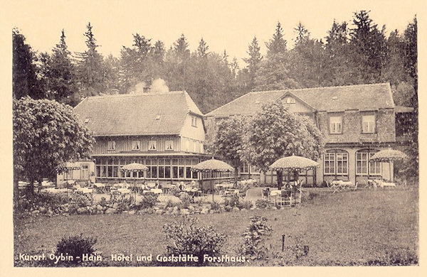 On this picture postcard from 1955 we see the inn „Forsthaus“ in the lower part of the settlement which till our days serves to the same purpose.