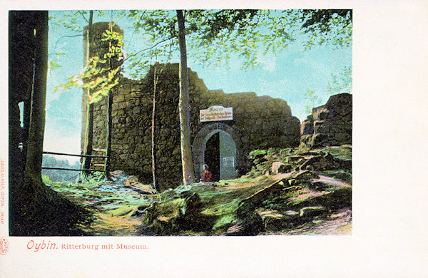 An undated historical postcard shows the entrance into the castle museum on the Oybin castle rock.