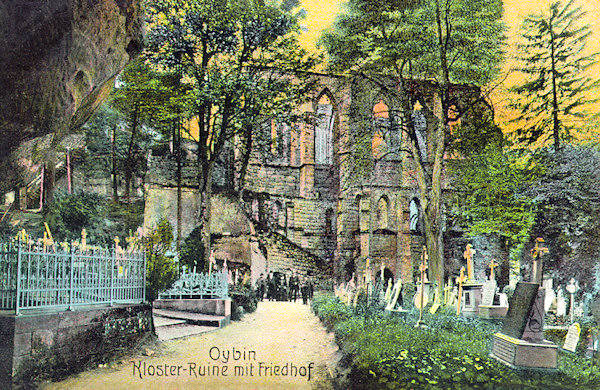 Auf dieser historischen Ansichtskarte aus dem Jahre 1906 sind die Ruinen der Klosterkirche, und im Vordergrund der Burgfriedhof abgebildet.