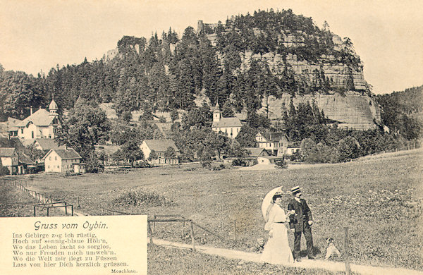 On this picture postcard from before World War One we see the health resort with the church, which is picturesquely located at the foot of the rocky massif with the ruins of the castle and the monastery.