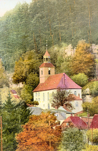 Diese Ansichtskarte aus der 1. Hälfte des 20. Jahrhunderts zeigt die Oybiner Kirche, ein sehenswürdiges Kleinod der Sommerfrische.