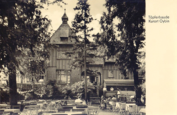 Auf dieser Ansichtskarte von 1957 sieht man die Töpferbaude mit dem Gärtchen an ihrer Nordseite.