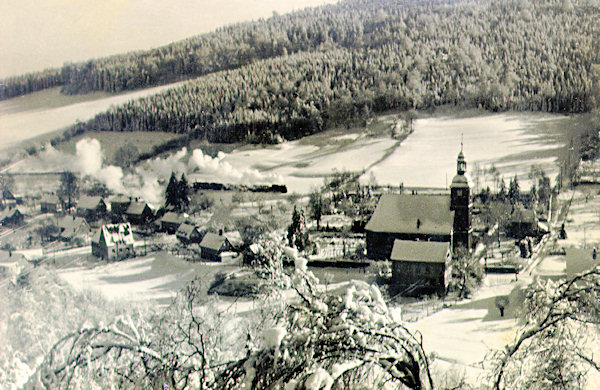 On this picture postcard from the first years of the 20th century we see the eastern part of the village with the church on the foot of the Jonsberg hill. The wintery mood is stressed by the smoke screen of the train coming from Zittau.
