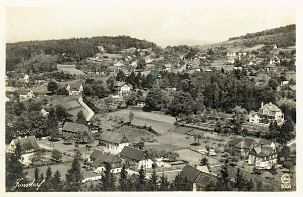 On this picture postcard we see the northwestern part of Jonsdorf as seen from the outlook of the Nonnenfelsen rocks.