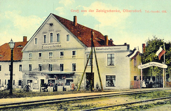 Auf dieser Ansichtskarte aus dem Jahr 1910 sieht man die am Bahnhaltepunkt stehende Gaststätte „Zeisigschenke“ mit Gartenrestaurant.