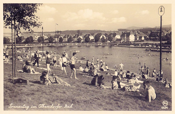 This picture postcard records the swimming-pool of Olbersdorf in 1937.