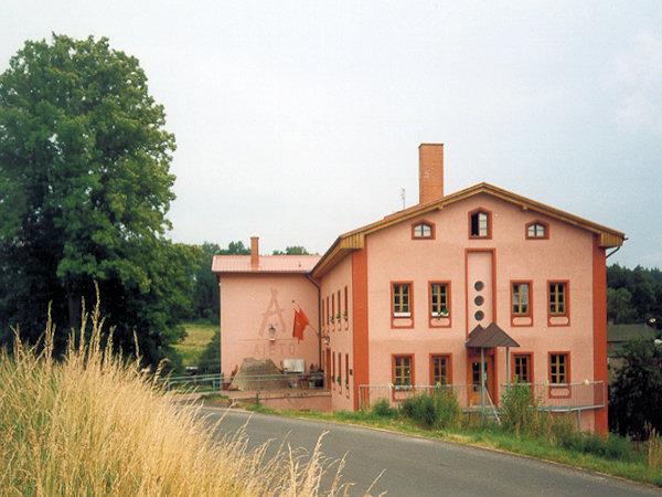 Sklářské studio AJETO v Lindavě.