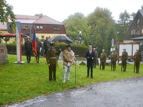 Historik PhDr. Jindřich Marek při projevu.