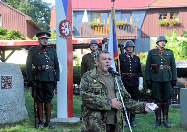 Historik PhDr. Jindřich Marek při projevu.