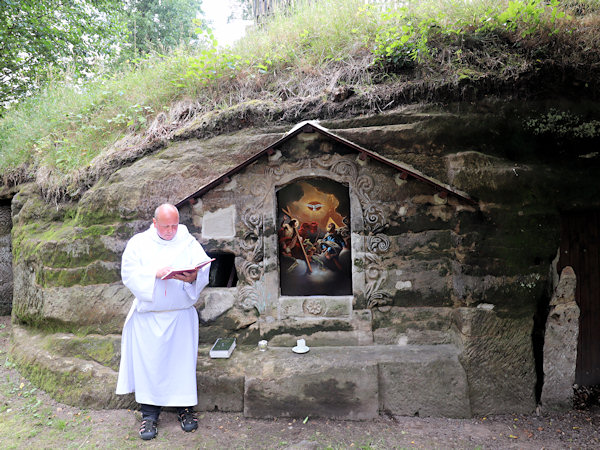 Bohoslužbu u kapličky sloužil Jan Hedvík z České Kamenice.