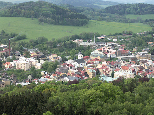 Pohled na střed města z vrcholu Jehly.