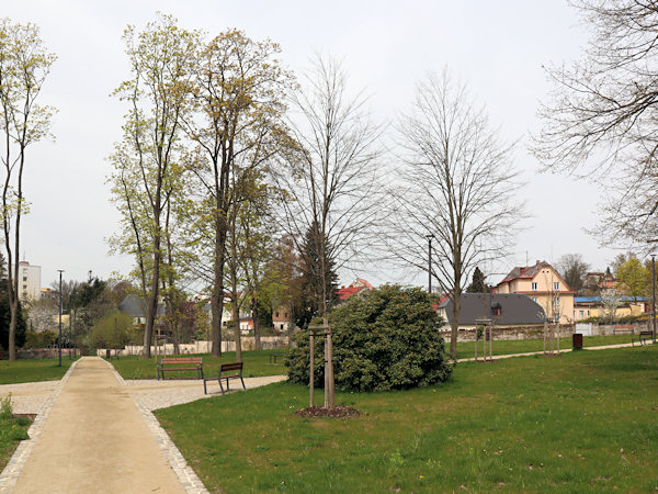 Park na místě bývalého hřbitova.