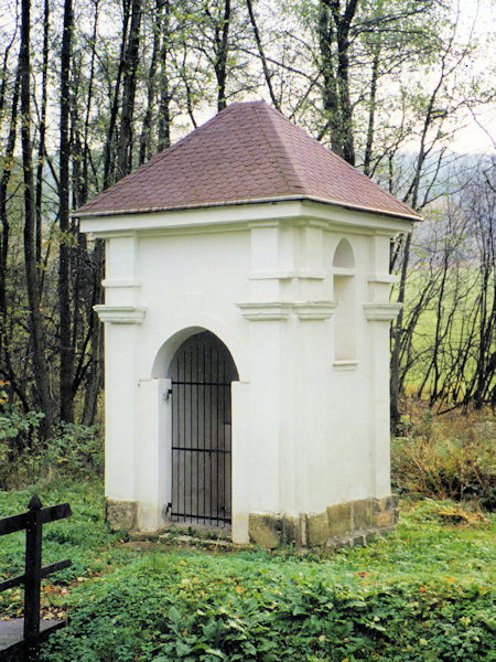 Kapelle an der Strasse nach Huníkov (Henne).