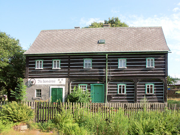 Einstöckiges Haus in Blockbauweise, genannt Na kovárně (Auf der Schmiede).