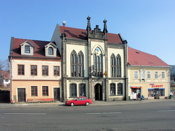 Bývalá radnice a rodný dům Thadeuse Haenkeho.