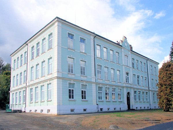 Die Schule an der Strasse nach Horní Chřibská (Ober Kreibitz).