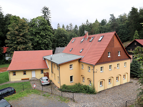 Pension U Vyhlídky am unteren Ende des Dorfes.