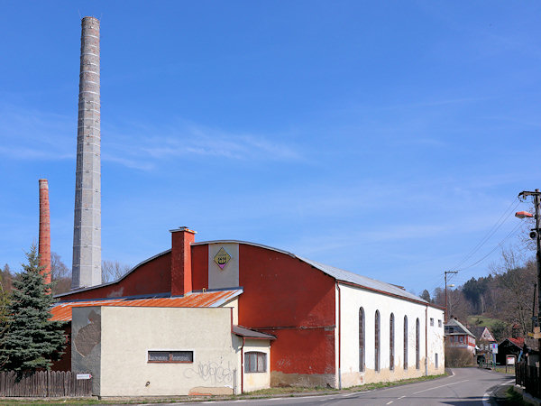 Die Glashütte im Zentrum des Dorfes war vom 15. Jahrhundert bis 2007 in Betrieb.