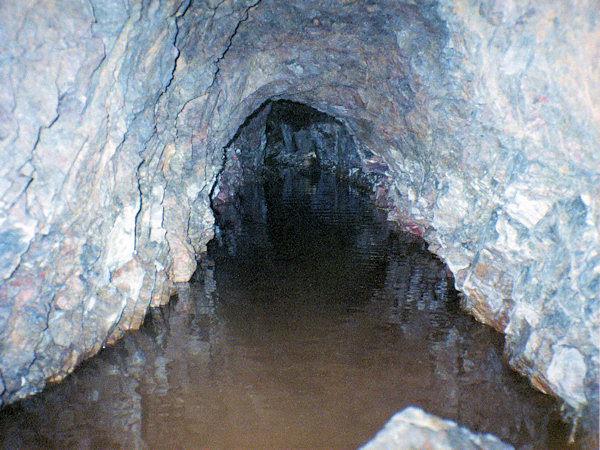 Der Stollen Zlatá díra (Goldloch).