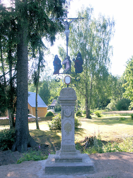 Das Kreuz von Dominik Marschner im unteren Teil des Dorfes.