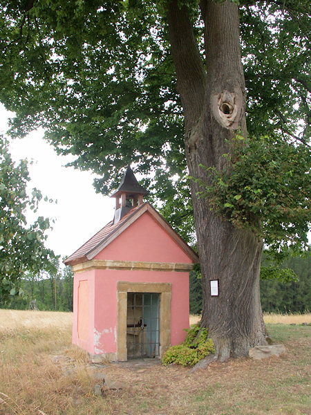 Kapelle der Heiligen Dreifaltigkeit im Südwesten des Dorfes.