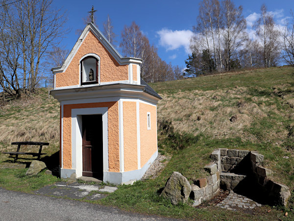 Die Kapelle Christi Himmelfahrt an der Strasse nach Doubice.