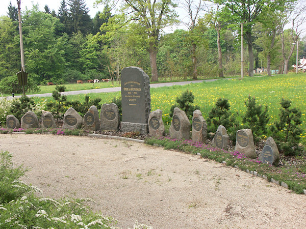 Obnovený památník občanům, padlým v 1. světové válce.