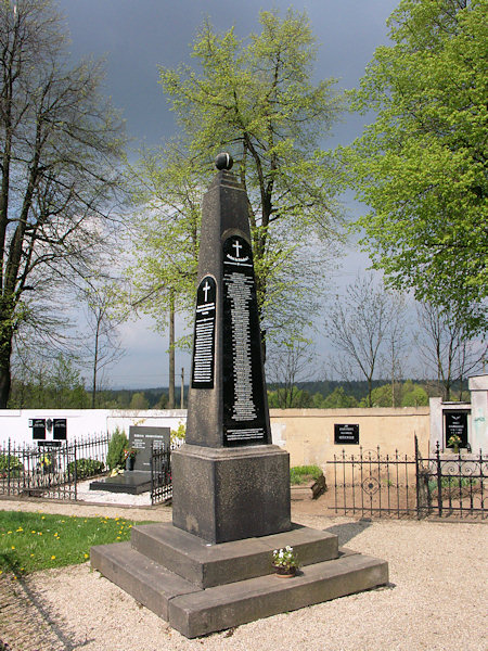 Denkmal der Gefallenen des 1. Weltkrieges auf dem hiesigen Friedhof.