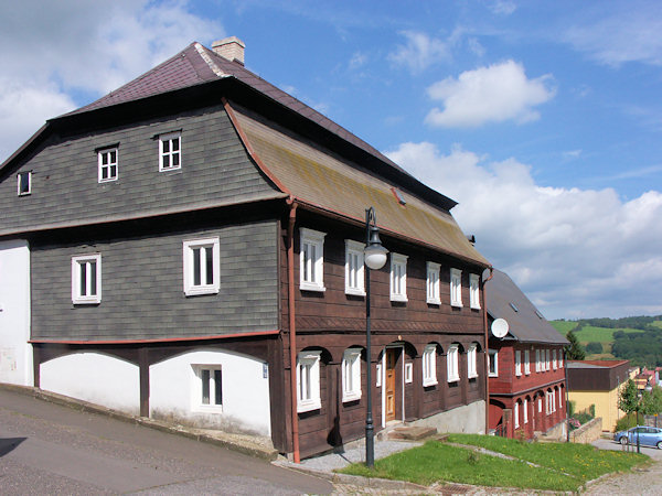 Blockwandhäuser in der Marktplatz.