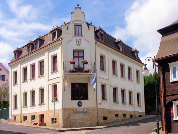 Gemeindeamtgebäude auf dem Marktplatz.