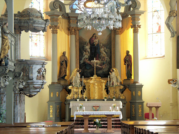 Interiér kostela Největější Trojice.