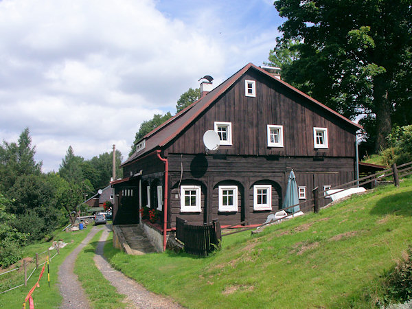 Umgebindehaus am oberen Teil der Siedlung.